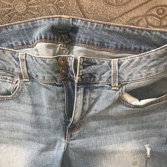 Forever 21 Ripped light denim jeans - Picture 4 of 4